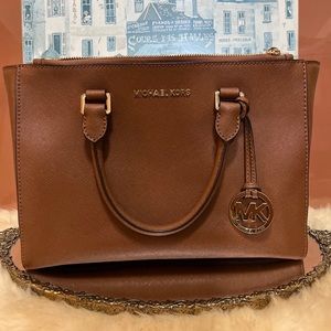 Michael Kors brown bag w/ handles and gold hardware (perfect condition)